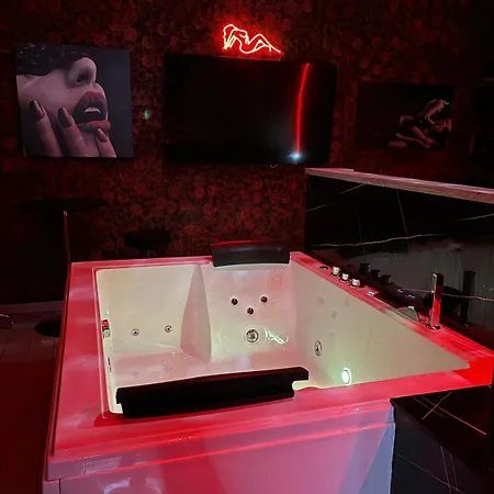 L'h Lion's Red Liebeshotel